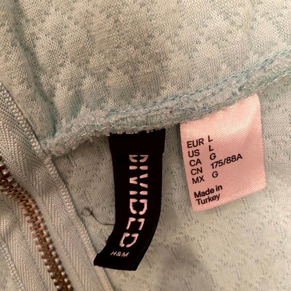 H&M Divided Knit Skater Skirt with Exposed Zipper in Back - Picture 3 of 3